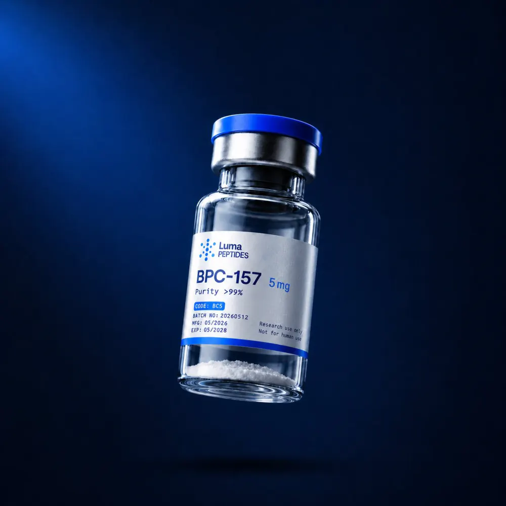 Vial de BPC-157 5 mg de Luma Peptides — péptido de investigación liofilizado, pureza superior al 99% HPLC, Colombia